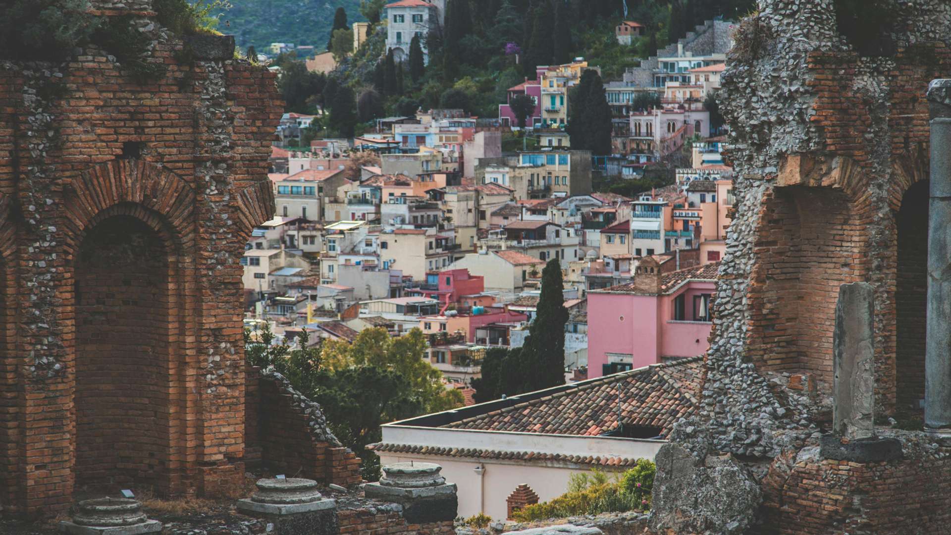 Taormina Tours in Spring
