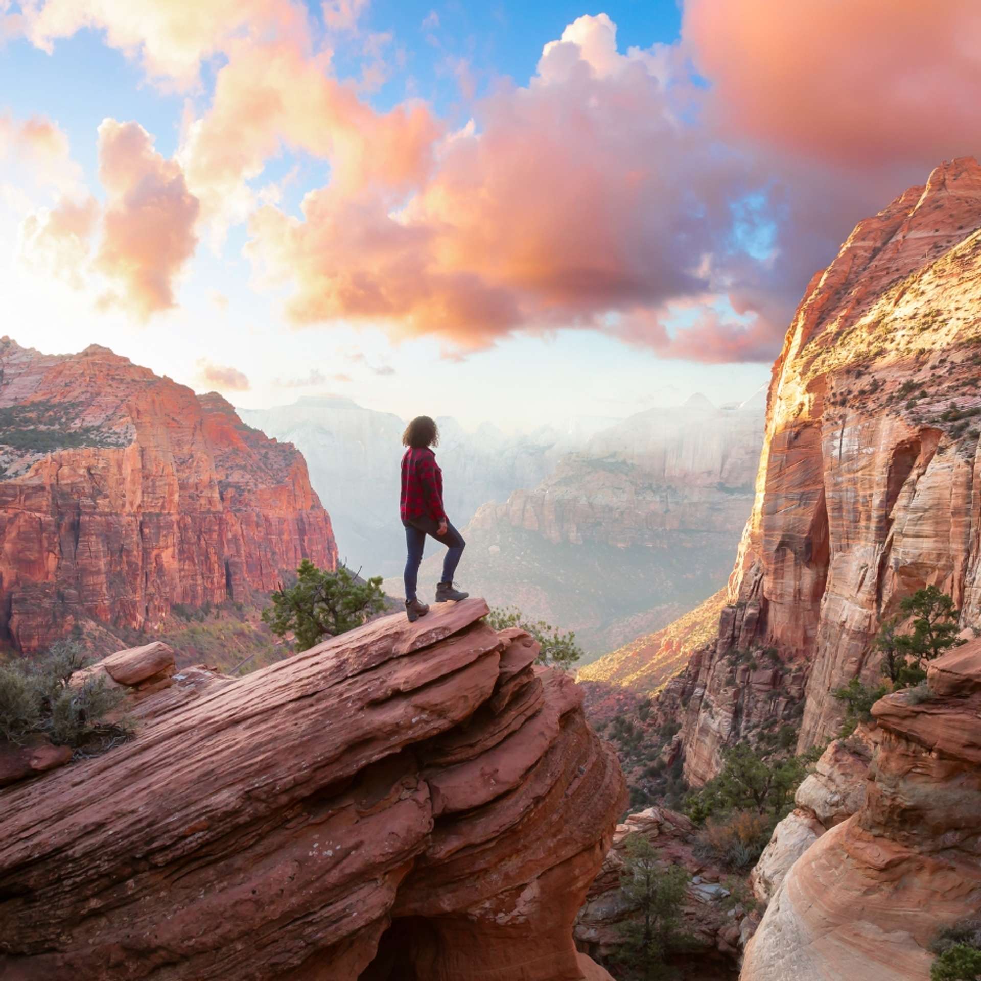 Top 10 USA Solo Trips and Single Traveler Tours 2025/2026