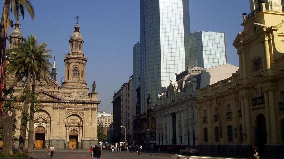 Small group Santiago City Tour - Chilevivetours - Chile - Image 4