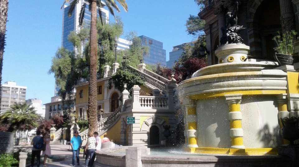 Private Walking Tour through Santiago de Chile with lunch - Chilevivetours - Chile - Image 4