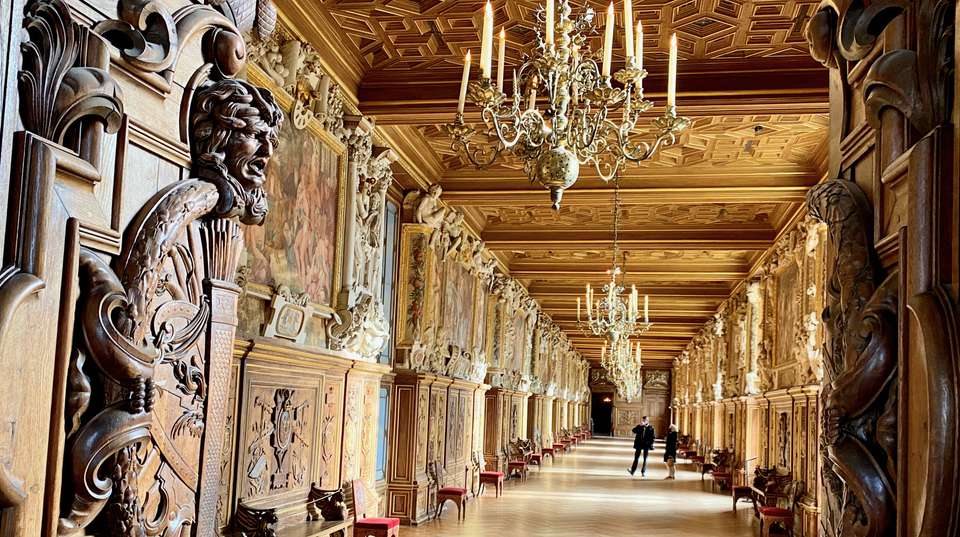 Fontainebleau, Versailles Trianon Tour for Small Group - undefined - Image 1