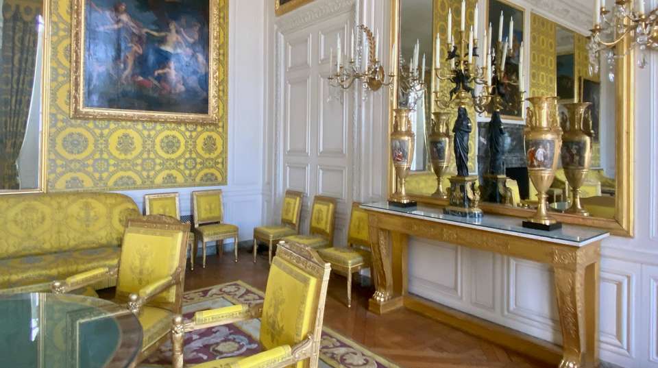 Fontainebleau, Versailles Trianon Tour for Small Group - undefined - Image 6