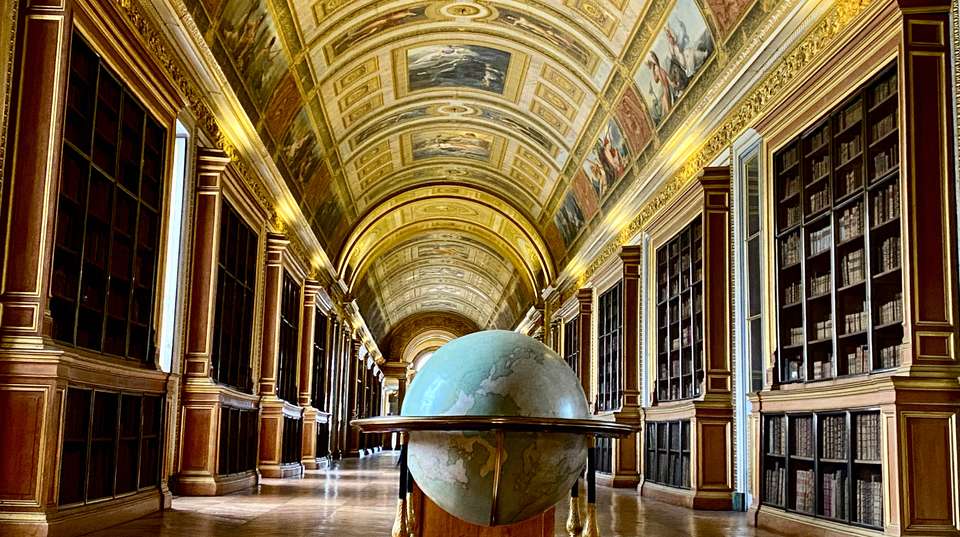 Fontainebleau, Versailles Trianon Tour for Small Group - undefined - Image 18