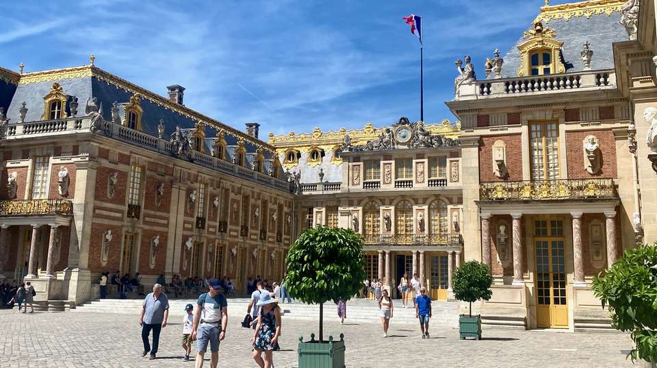 Fontainebleau, Versailles Trianon Tour for Small Group - undefined - Image 13