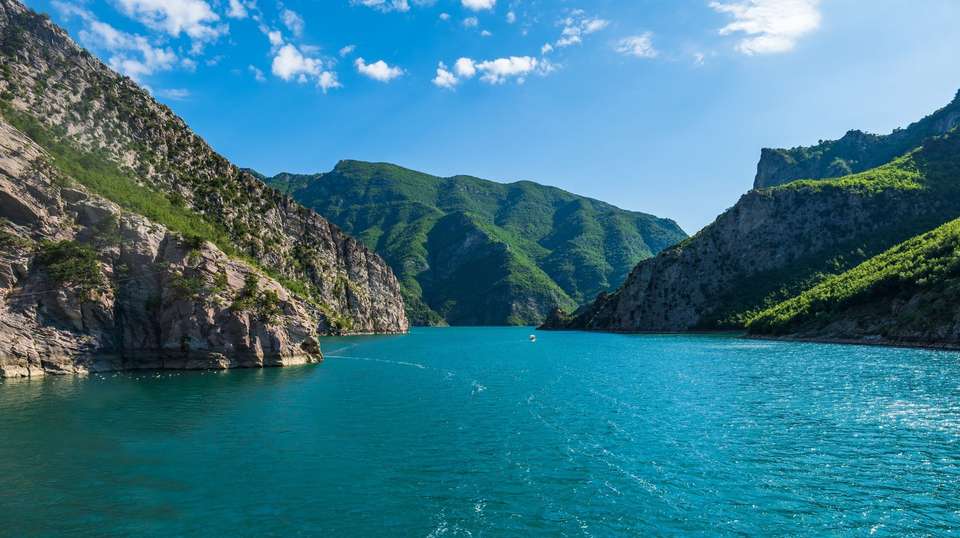 Albania Beaches & Mountains - Contiki - Albania - Image 2