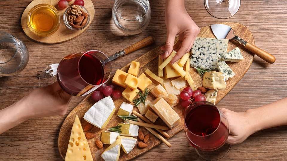 Food and Wine in a French Chateau - Contiki - France - Image 2