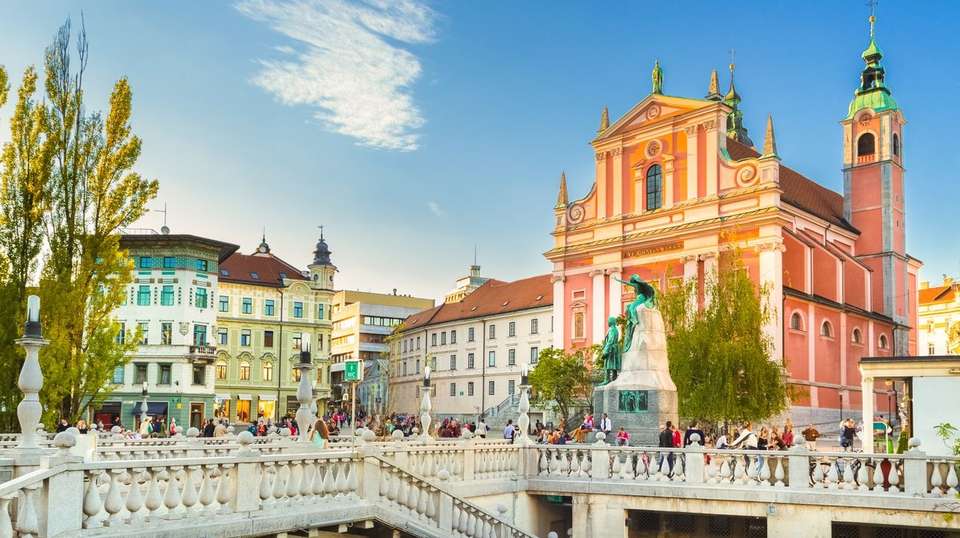 London to Rome Trail - Contiki - England