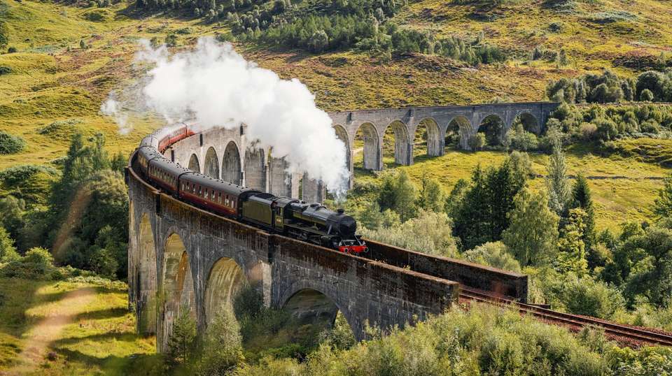 England and Scotland - Contiki - England - Image 3