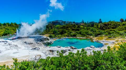 New Zealand: Sun And Steam