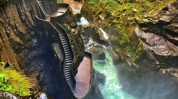 Image 2 of 7