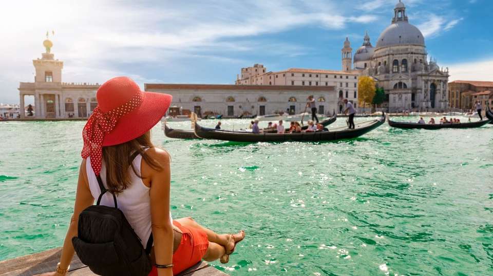 Vienna to Rome Trail - Contiki - Austria - Image 3