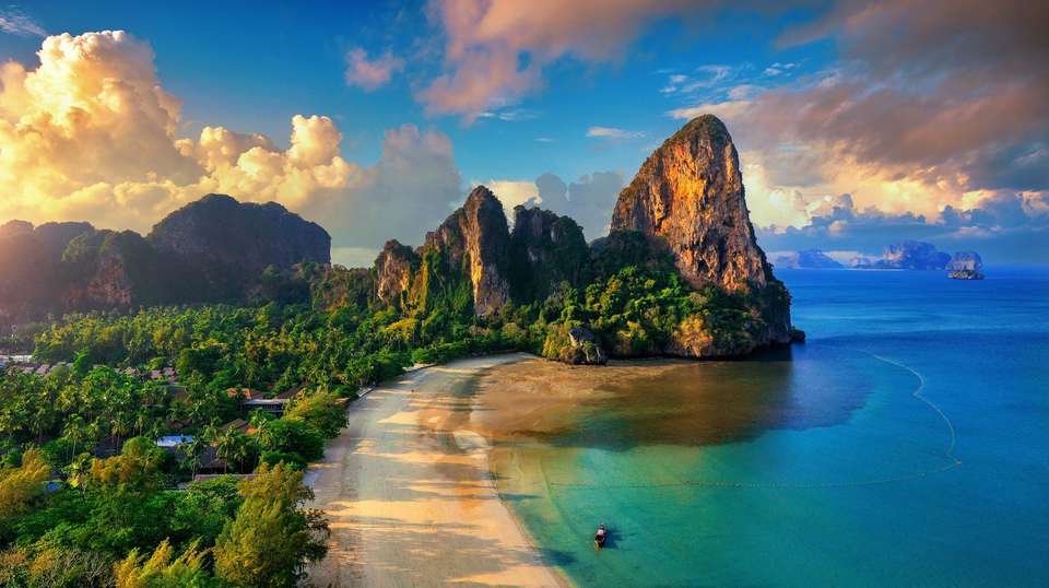 Southern Thai Highlights - Contiki - Thailand - Image 4