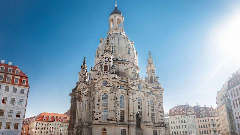 London to Rome Trail - Contiki - England