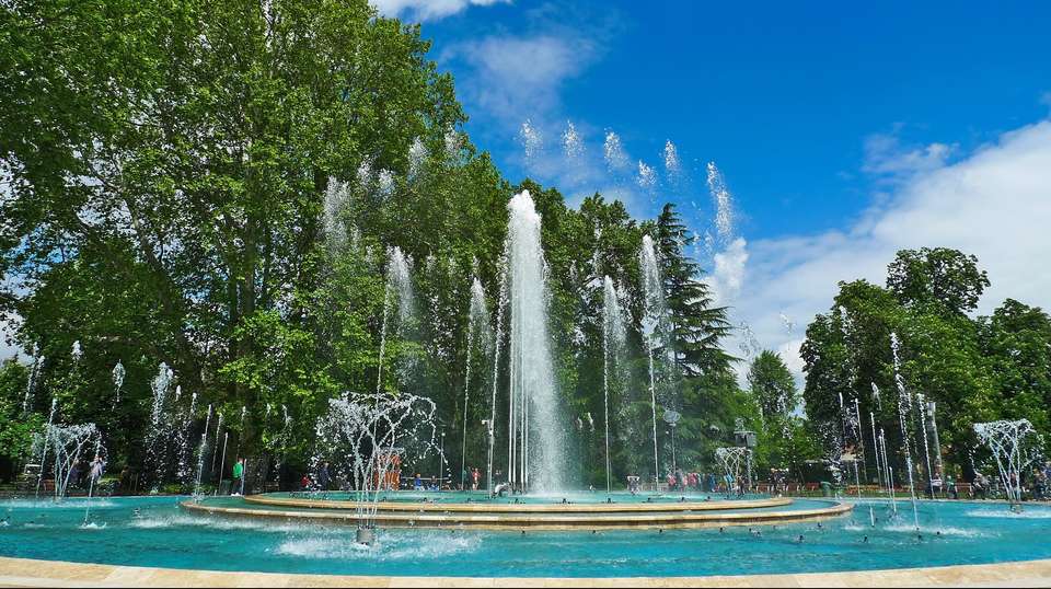 London to Rome Trail - Contiki - England