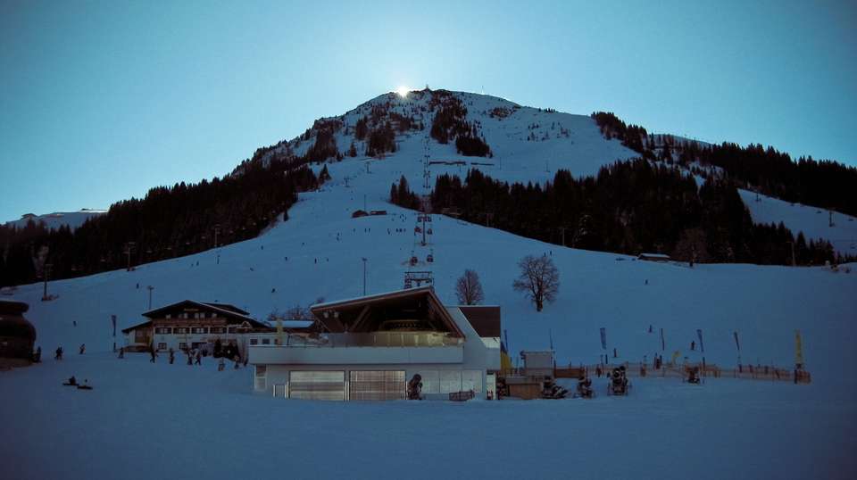 Ski Austria - Contiki - Austria - Image 4