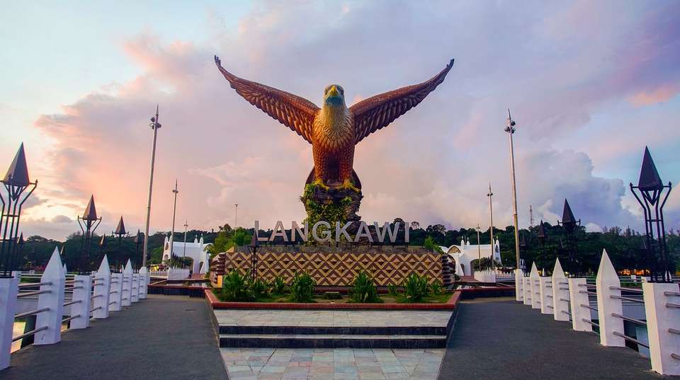 Bangkok to Singapore Adventure - Contiki - Thailand - Image 4