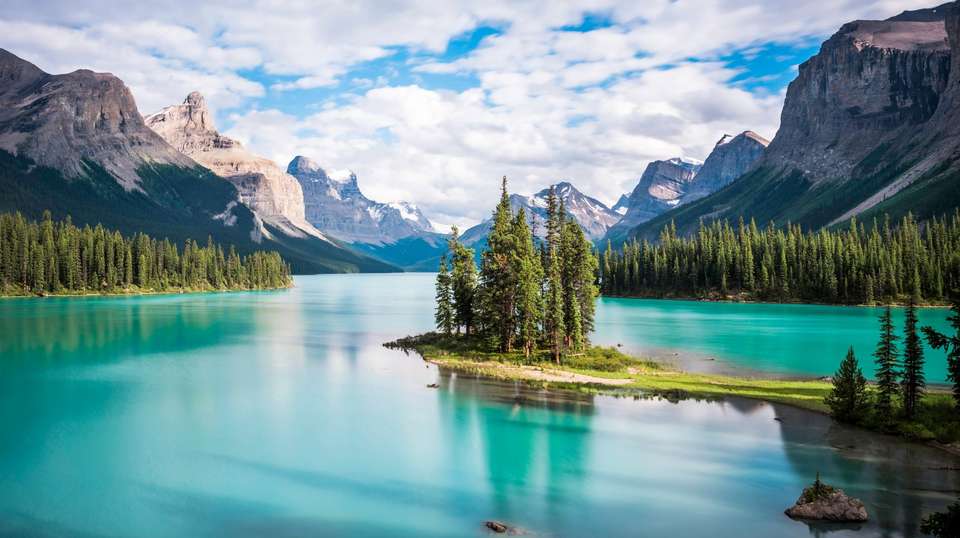 Canada and the Rockies - Contiki - Canada - Image 2