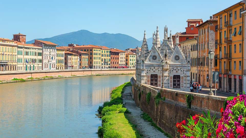 Rome to London Trail - Contiki - Italy - Image 2