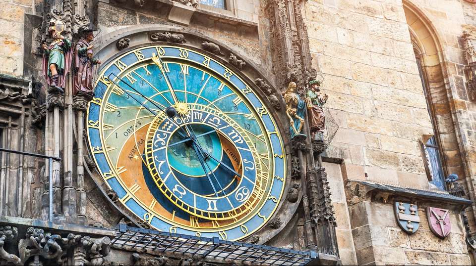 London to Rome Trail - Contiki - England