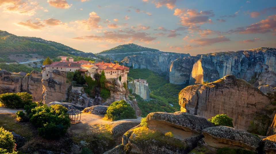 Spotlight on Greece - Contiki - Greece - Image 4