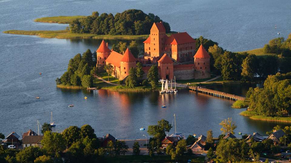 Best of Baltics - Contiki - Estonia - Image 5