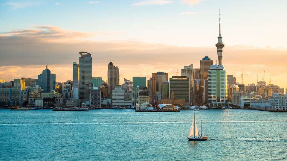 New Zealand: Sun and Steam - Contiki - New Zealand - Image 3