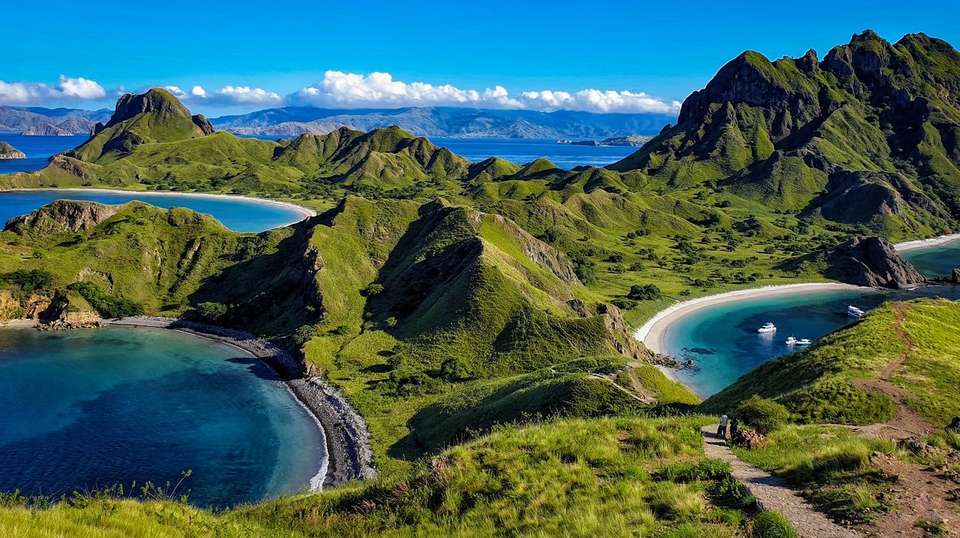 Komodo Liveaboard Tour (3 Days 2 Nights) - Flores Traveler - Indonesia - Image 1