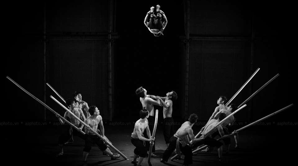 À Ố Show in Saigon - Gray Line Vietnam - Vietnam - Image 3
