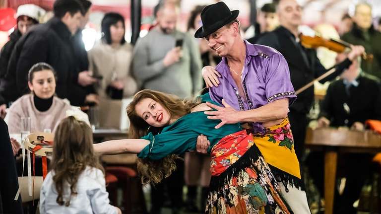 Hungary Tours for Young Adults: Dinner & Cruise on the Danube with Folclore dance