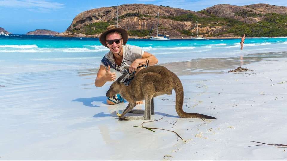 Inspiring Australia - Luxury Gold - Australia - Image 1