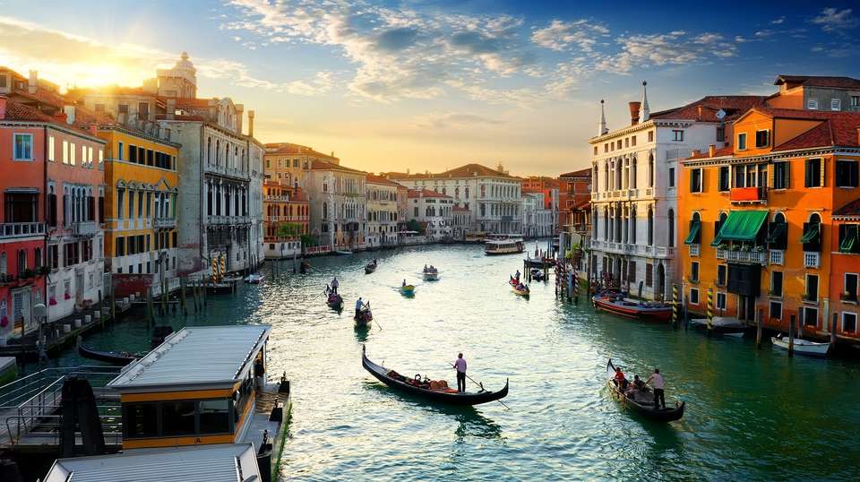 European Traveller - Trafalgar - England