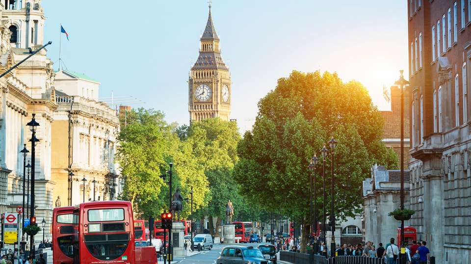 London and Paris Explorer - Trafalgar - England - Image 6