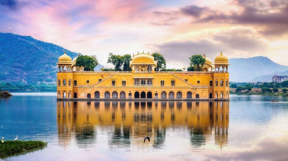 Cruise & Rail: The Sacred Ganges & the Maharajas' Express (2027) - Uniworld - India - Image 2