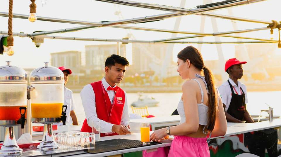 Dubai: Marina Dinner Cruise with Drinks & Live Music - Xclusive Yachts - UAE - Image 6