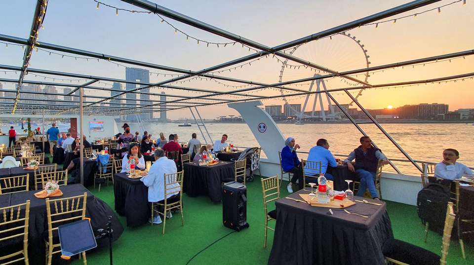 Dubai: Marina Dinner Cruise with Drinks & Live Music - Xclusive Yachts - UAE - Image 8