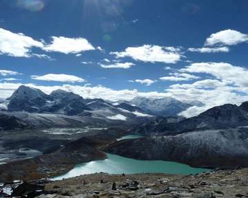 Review image by Pujiles Tari for the trip title: Gokyo Valley Trek & Kathmandu City Tour (15 Days)