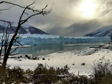 Review image by Lucas for the trip title: Mini Trekking at Perito Moreno Glacier with Boat Ride