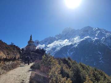 Review image by Natchaya Maneein for the trip title: Everest Base Camp Trek in 14 Days