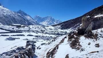 Review image by Natchaya Maneein for the trip title: Everest Base Camp Trek in 14 Days