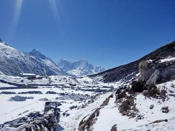 Review image by Natchaya Maneein for the trip title: Everest Base Camp Trek in 14 Days
