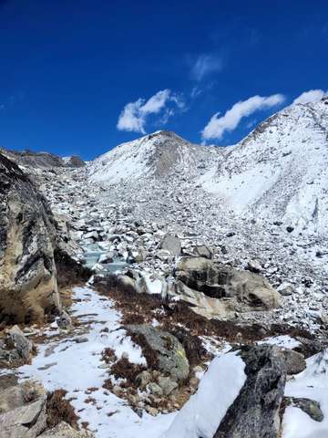 Review image by Natchaya Maneein for the trip title: Everest Base Camp Trek in 14 Days