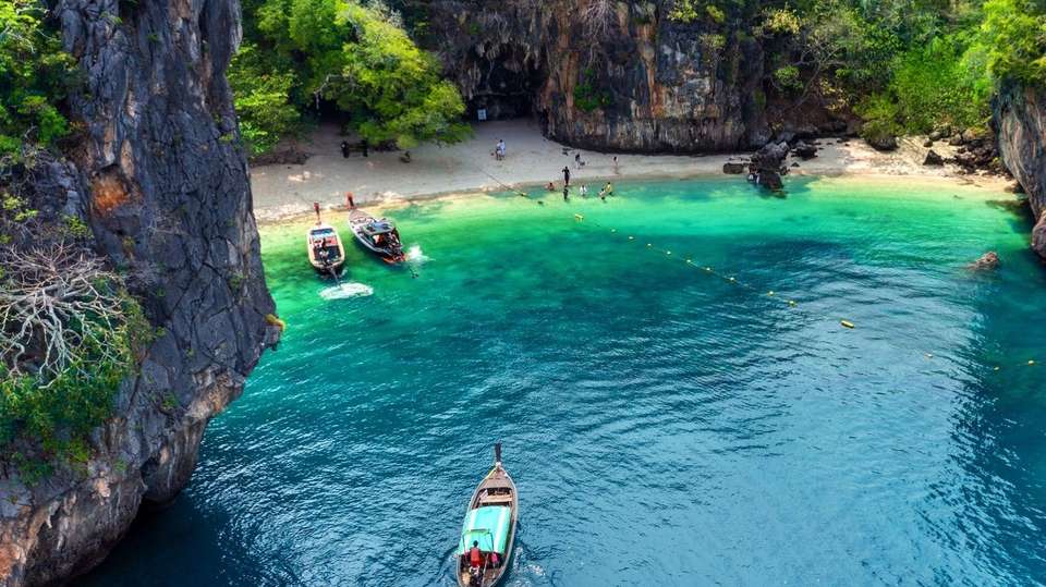 Lagoons Tours in French Valley