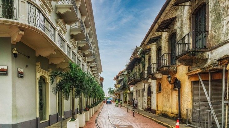 Spend 14 days in Panama and explore the streets of Casco Viejo.