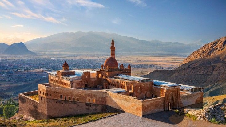 A stunning view of Ishak Pasha Palace in Dogubeyazit.