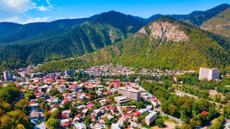 Borjomi is a resort town in central Georgia, famous for its naturally carbonated mineral water, which is a major export of the country. An view of Bojromi, a resort town in Samtskhe Javakheti region of Georgia.