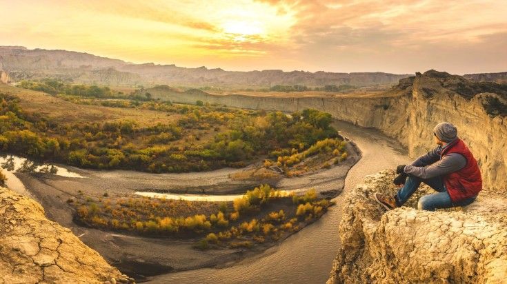 Alazani river and stunning sunrise over Mijniskure.