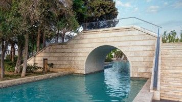 Built in 1960, Little Venice is a charming canal-side town located along Baku Boulevard in Baku. Small canal with crystal clear water in baku, azerbaijan