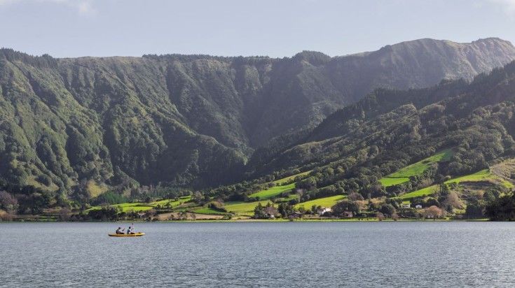 Two people kayak on the lake in Sete Cidades in July
