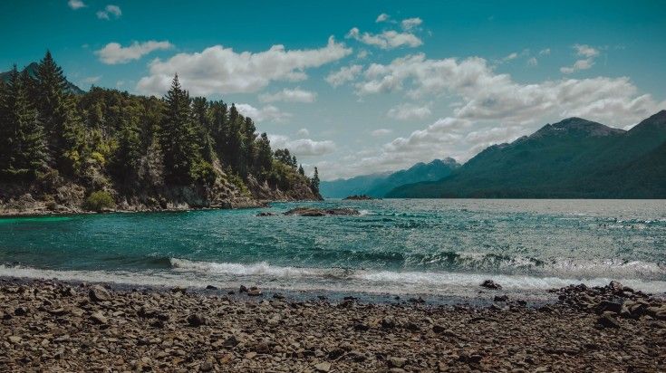 A hidden beach in Bariloche on a clear day.