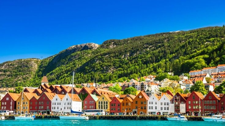 Cityscape and wooden building of Beyygen on a clear day in Norway.
